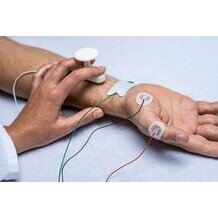 Verwendung der selbstklebenden Elektroden Ambu Neuroline 715